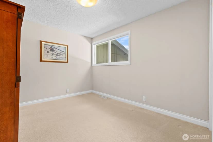 Property photo for 7901 Sapphire Drive Sw, Lakewood photo 18