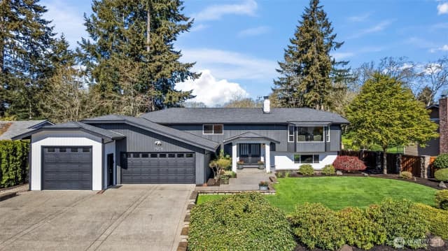 Property photo for 7901 Sapphire Drive Sw, Lakewood