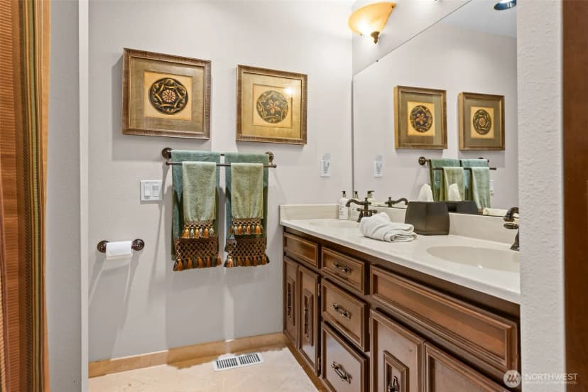 Property photo for 7901 Sapphire Drive Sw, Lakewood photo 14