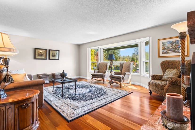 Property photo for 7901 Sapphire Drive Sw, Lakewood photo 13