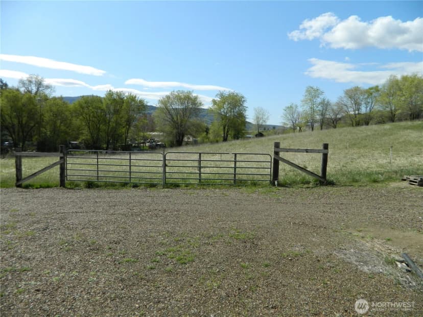 Property photo for 651 Highway 7, Tonasket photo 16