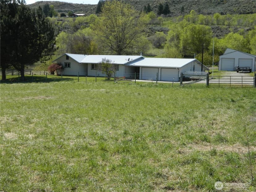 Property photo for 651 Highway 7, Tonasket