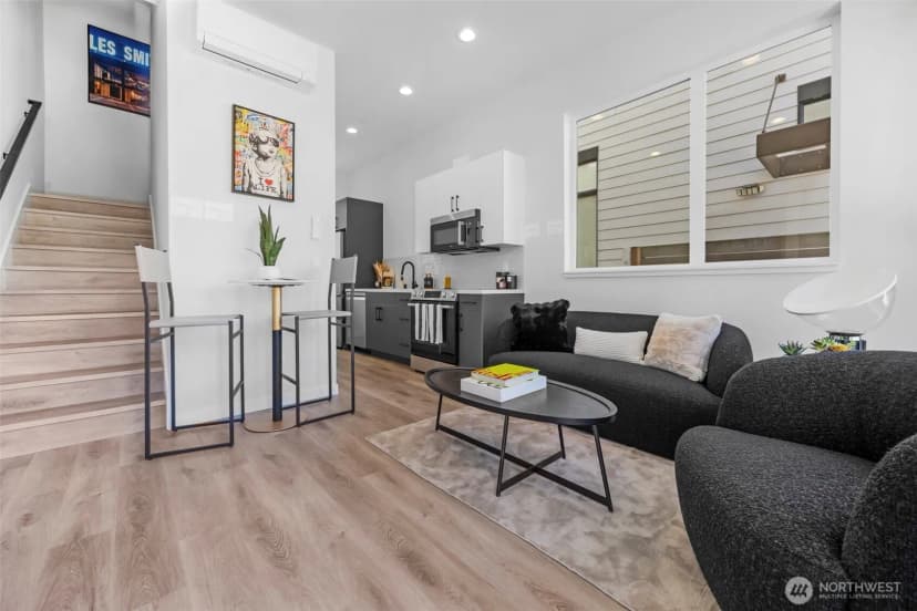 Property photo for 6727 Carleton Avenue S #b, Seattle photo 3