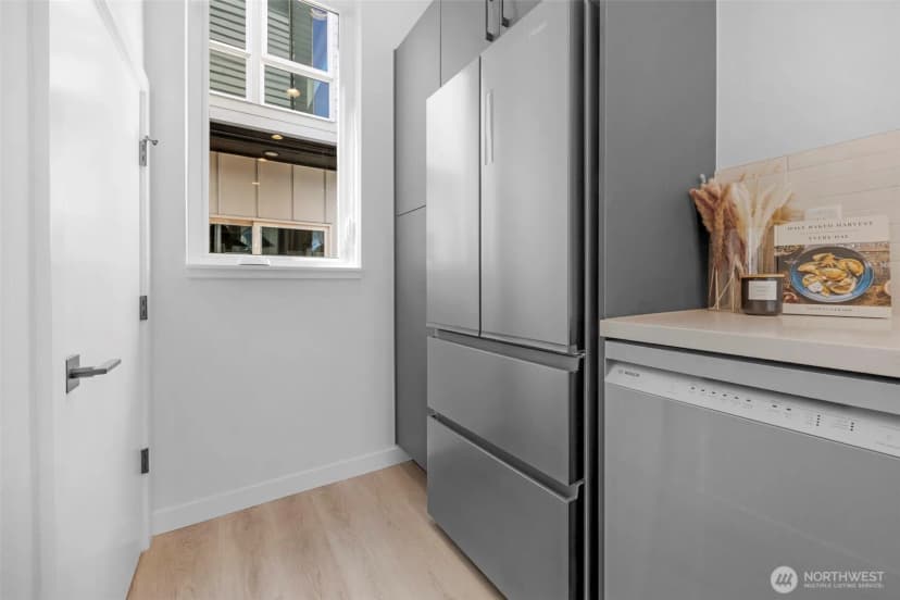 Property photo for 6727 Carleton Avenue S #b, Seattle photo 8