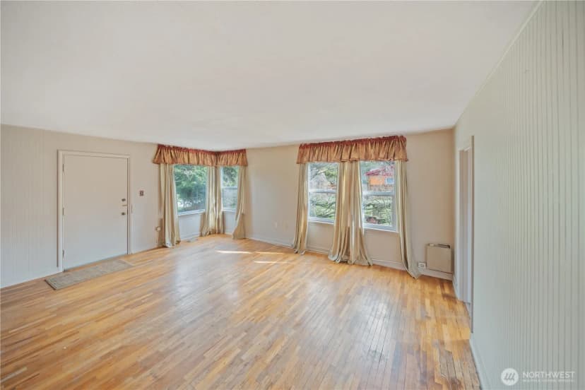 Property photo for 16751 Linden Avenue N, Shoreline photo 4