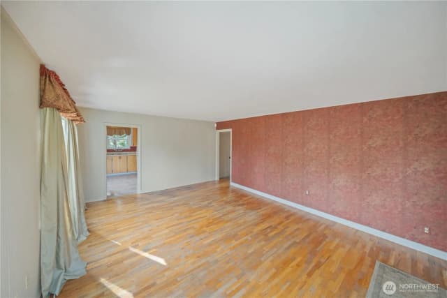 Property photo for 16751 Linden Avenue N, Shoreline photo 5