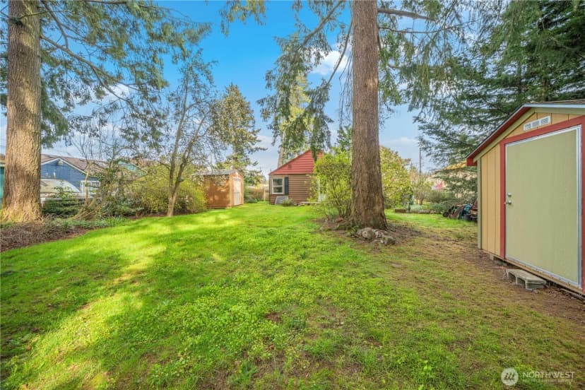 Property photo for 16751 Linden Avenue N, Shoreline photo 12