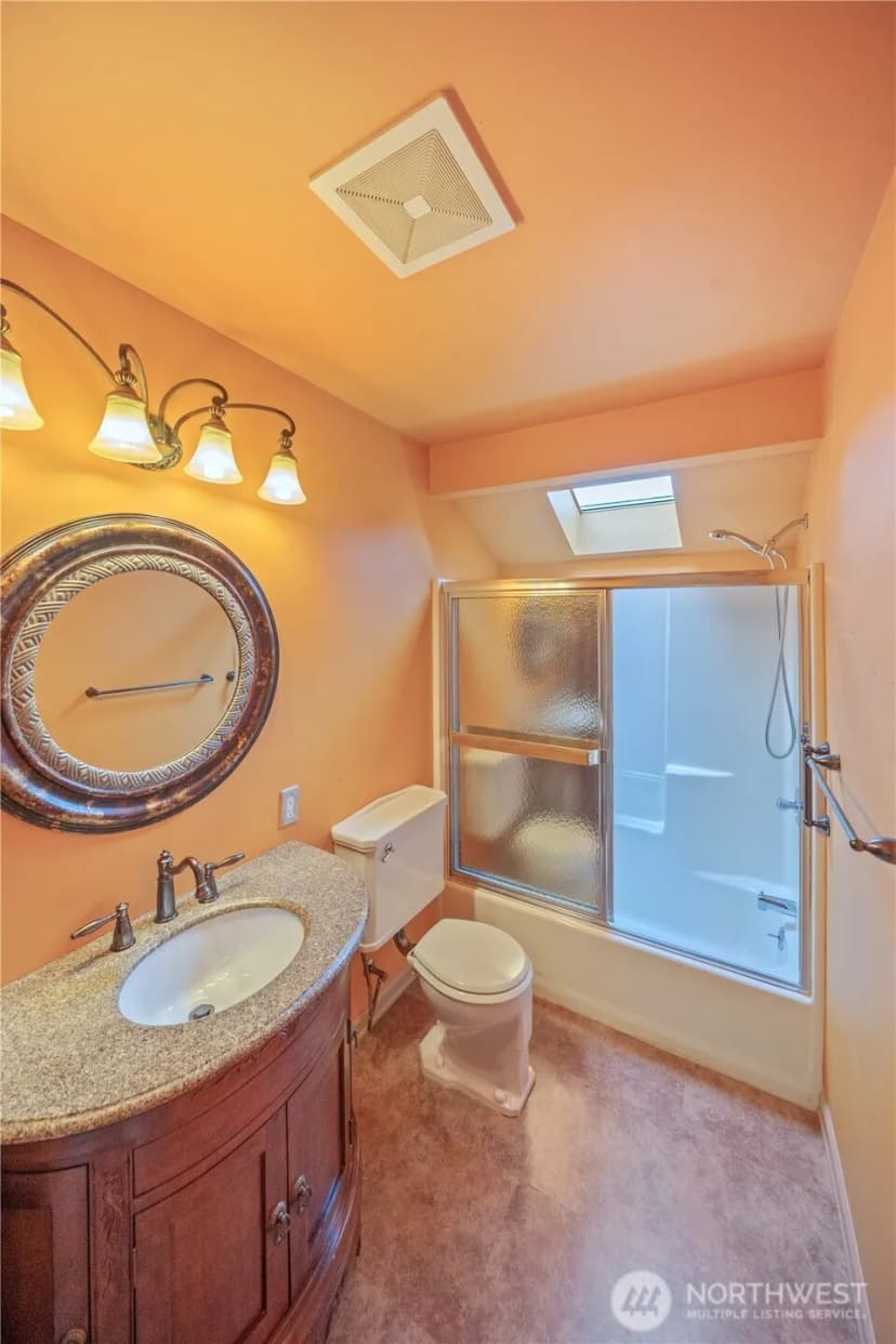 Property photo for 16751 Linden Avenue N, Shoreline photo 10