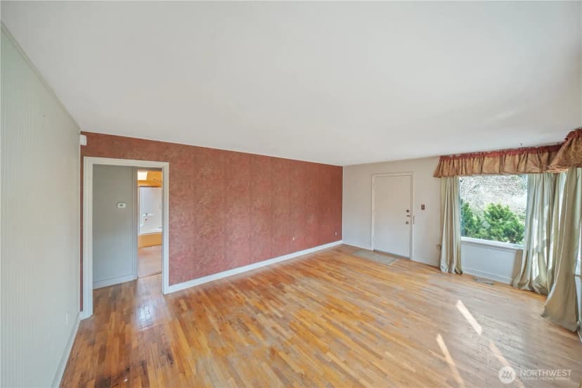 Property photo for 16751 Linden Avenue N, Shoreline photo 6