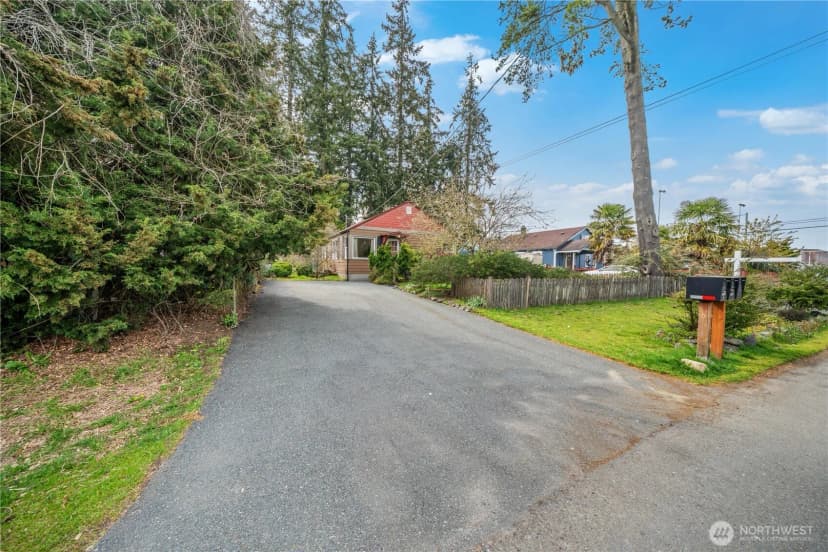 Property photo for 16751 Linden Avenue N, Shoreline photo 17