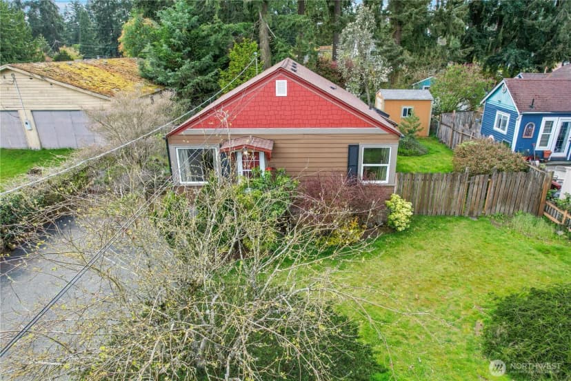 Property photo for 16751 Linden Avenue N, Shoreline photo 2