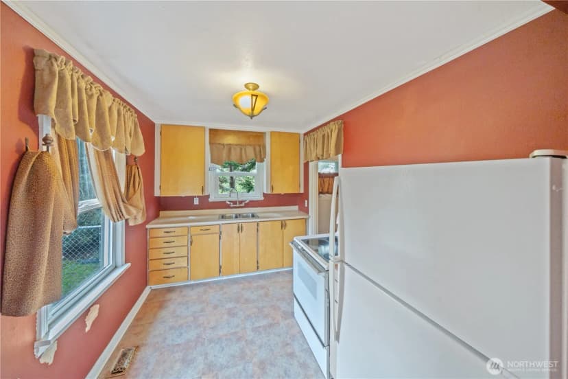 Property photo for 16751 Linden Avenue N, Shoreline photo 7