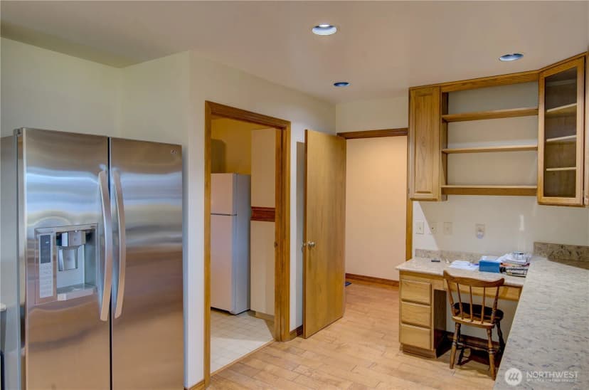 Property photo for 17600 Sandridge Road, Long Beach photo 18