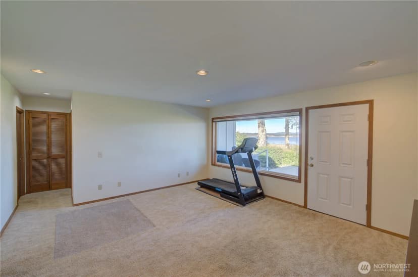 Property photo for 17600 Sandridge Road, Long Beach photo 19