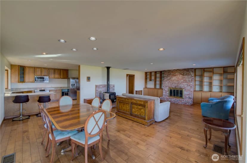 Property photo for 17600 Sandridge Road, Long Beach photo 13