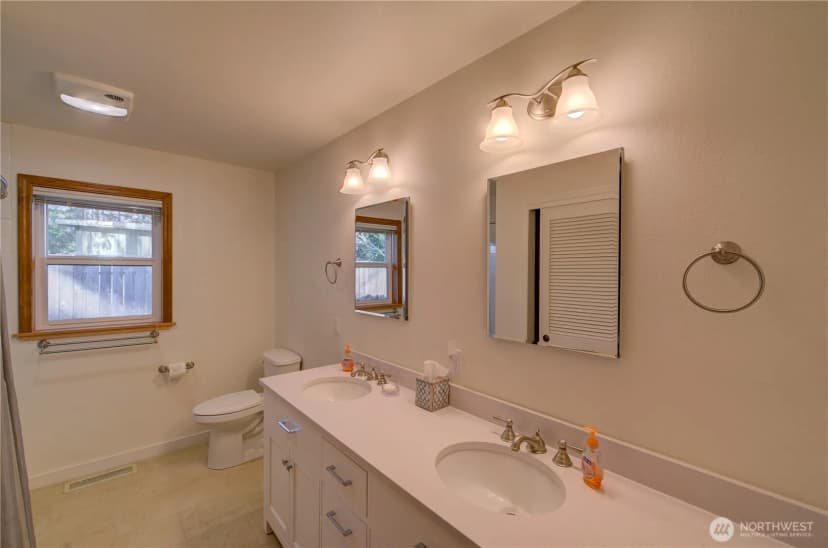 Property photo for 17600 Sandridge Road, Long Beach photo 28