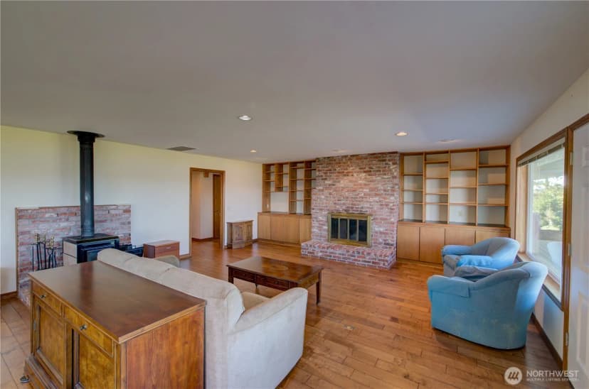 Property photo for 17600 Sandridge Road, Long Beach photo 8