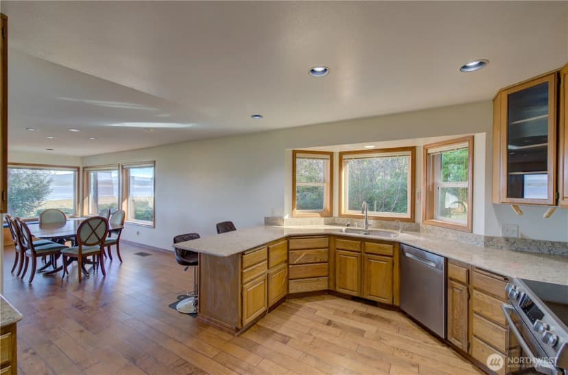 Property photo for 17600 Sandridge Road, Long Beach photo 15