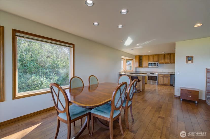 Property photo for 17600 Sandridge Road, Long Beach photo 12
