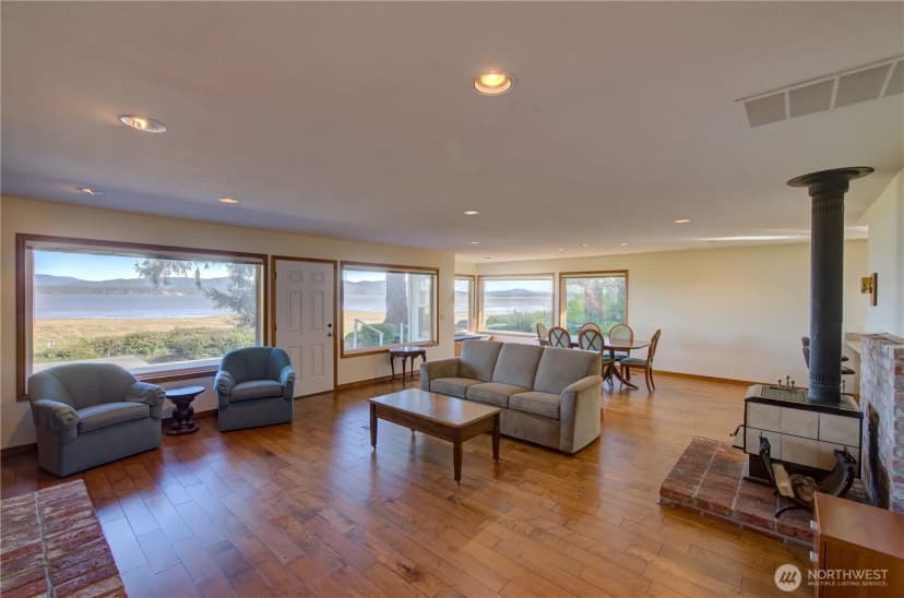 Property photo for 17600 Sandridge Road, Long Beach photo 6