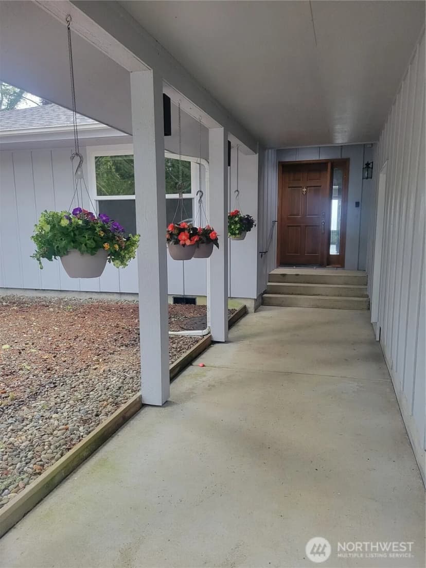 Property photo for 17600 Sandridge Road, Long Beach photo 3