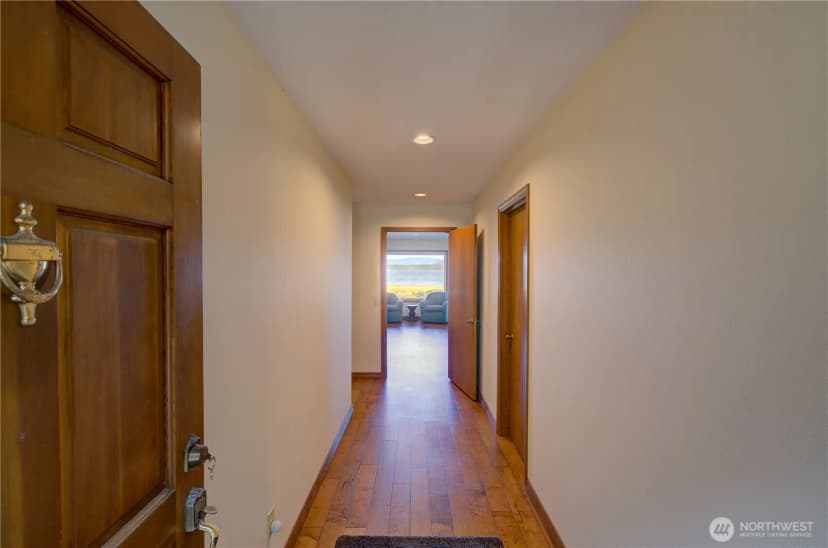 Property photo for 17600 Sandridge Road, Long Beach photo 4