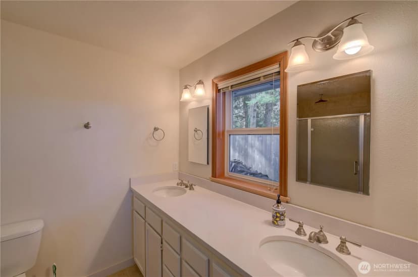 Property photo for 17600 Sandridge Road, Long Beach photo 20