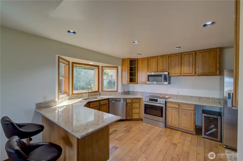 Property photo for 17600 Sandridge Road, Long Beach photo 14