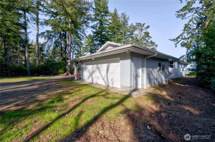 Property photo for 17600 Sandridge Road, Long Beach photo 32
