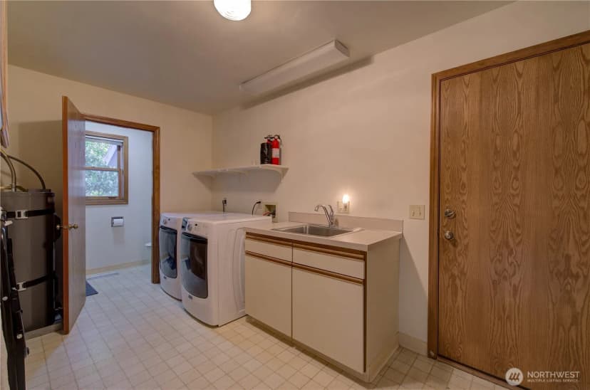 Property photo for 17600 Sandridge Road, Long Beach photo 29