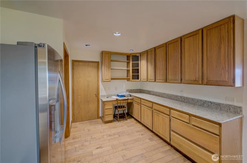 Property photo for 17600 Sandridge Road, Long Beach photo 16