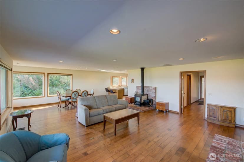 Property photo for 17600 Sandridge Road, Long Beach photo 9