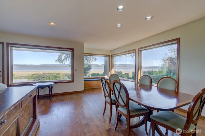 Property photo for 17600 Sandridge Road, Long Beach photo 10