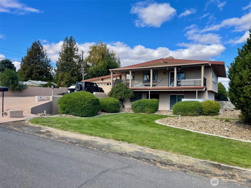 Property photo for 840 Braeburn Place Nw, Soap Lake