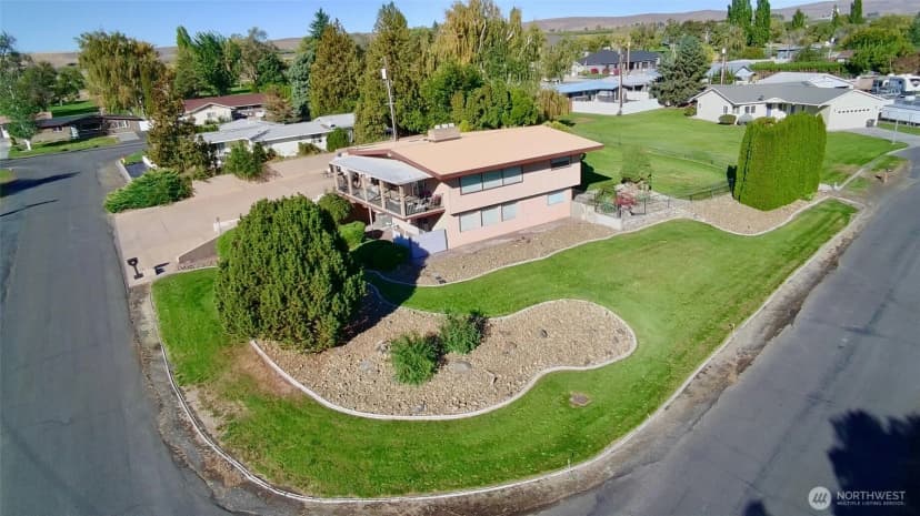 Property photo for 840 Braeburn Place Nw, Soap Lake photo 10