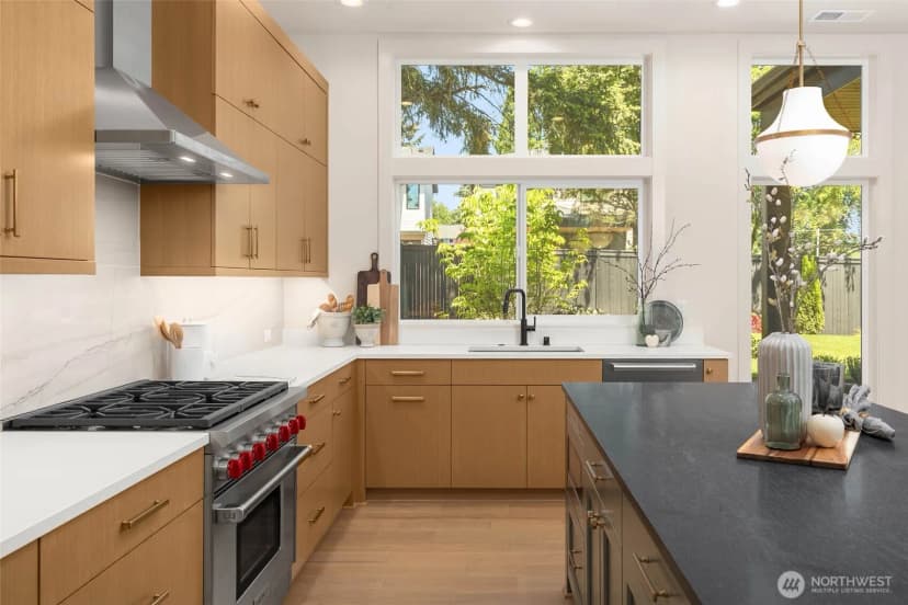 Property photo for 13128 Ne 103rd Place, Kirkland photo 11