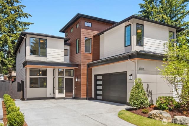Property photo for 13128 Ne 103rd Place, Kirkland photo 2