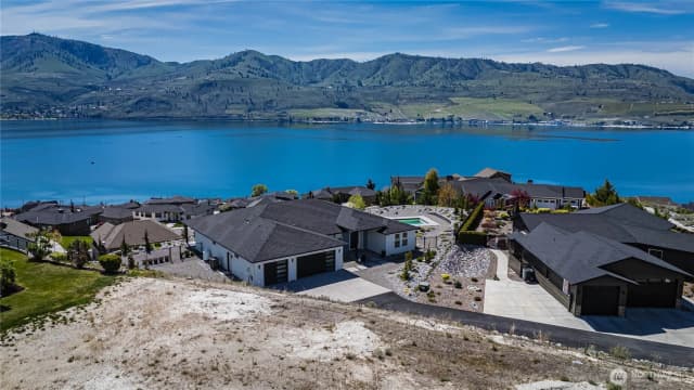 Property photo for 100 Waterview Drive, Chelan photo 2