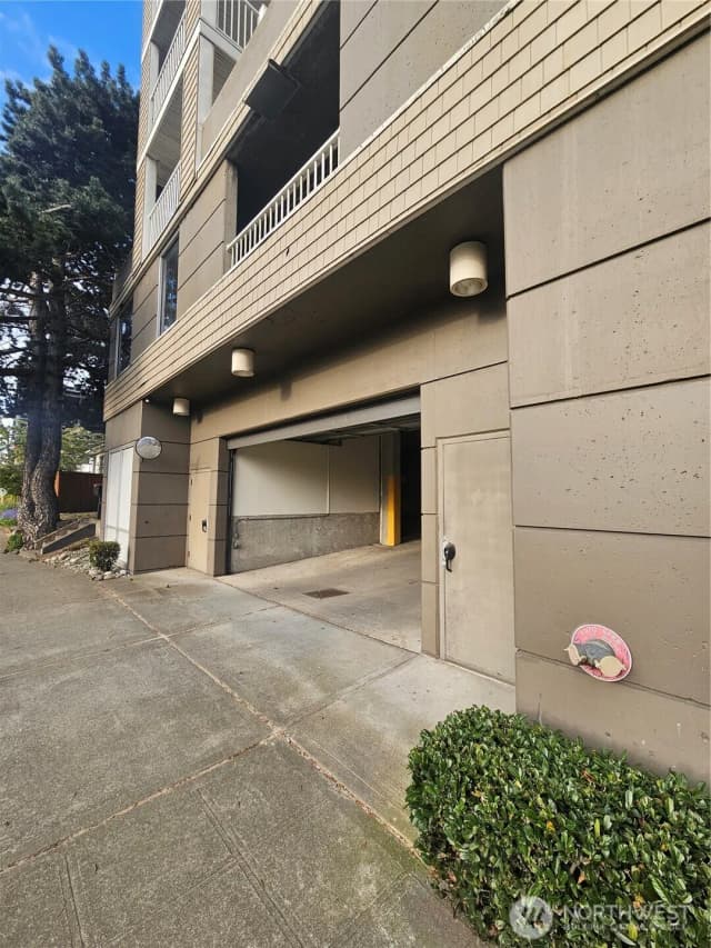 Property photo for 2530 15th Avenue W #303, Seattle photo 2