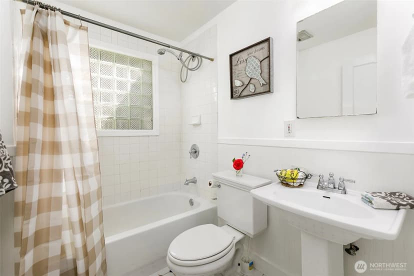 Property photo for 12434 12th Avenue S, Burien photo 17