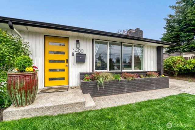 Property photo for 3400 Ne 11th Street, Renton
