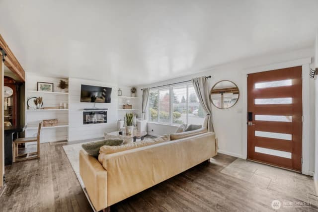 Property photo for 3400 Ne 11th Street, Renton photo 4