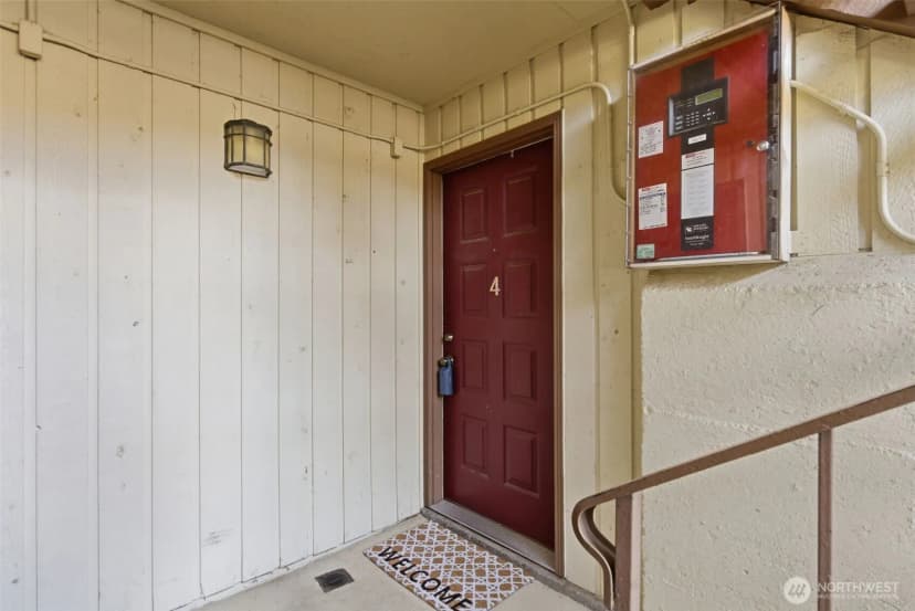 Property photo for 26425 Pennsylvania Avenue Ne #4, Kingston photo 22