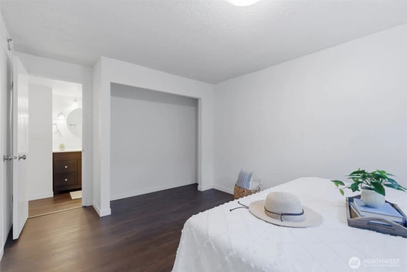 Property photo for 26425 Pennsylvania Avenue Ne #4, Kingston photo 15