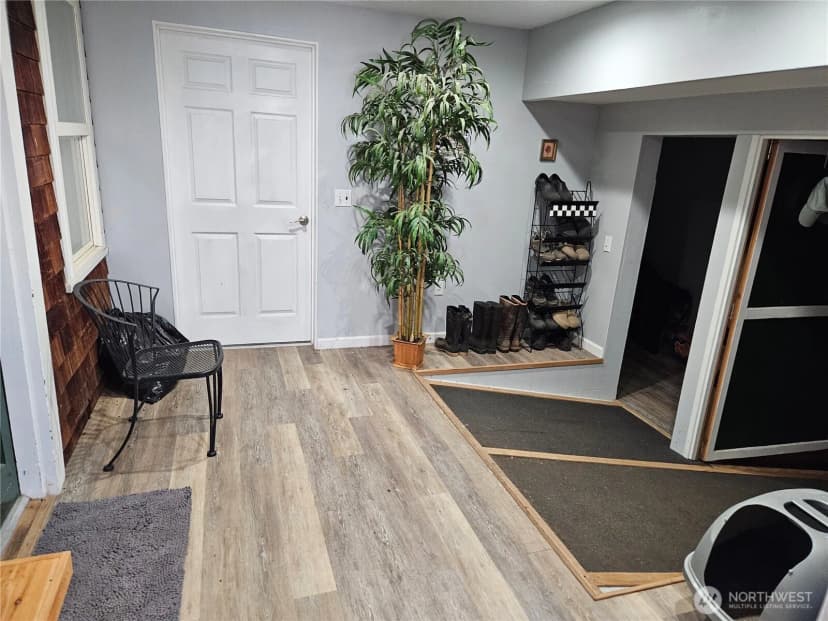Property photo for 20 E Sunny Sands Road, Cathlamet photo 2