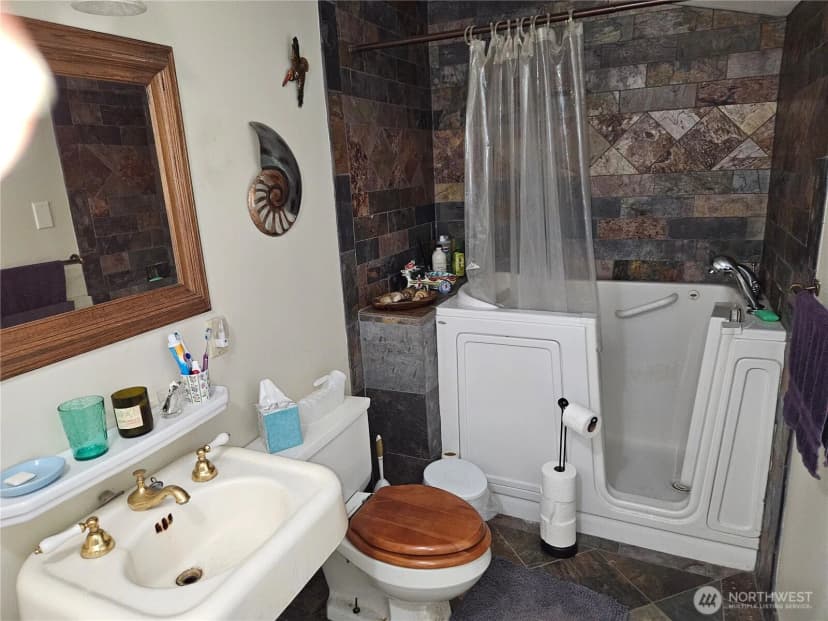 Property photo for 20 E Sunny Sands Road, Cathlamet photo 6