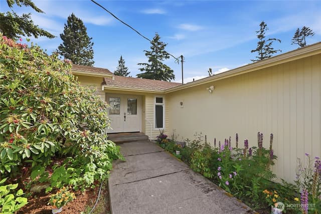 Property photo for 4032 Meridian Avenue N, Marysville photo 2
