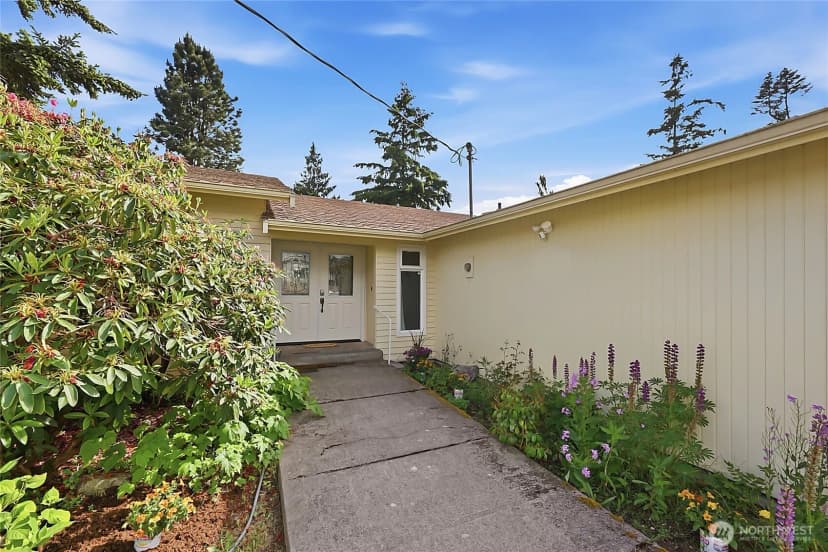 Property photo for 4032 Meridian Avenue N, Marysville photo 2