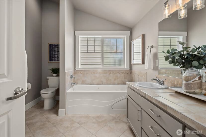 Property photo for 5015 A 8th Avenue Nw, Seattle photo 17