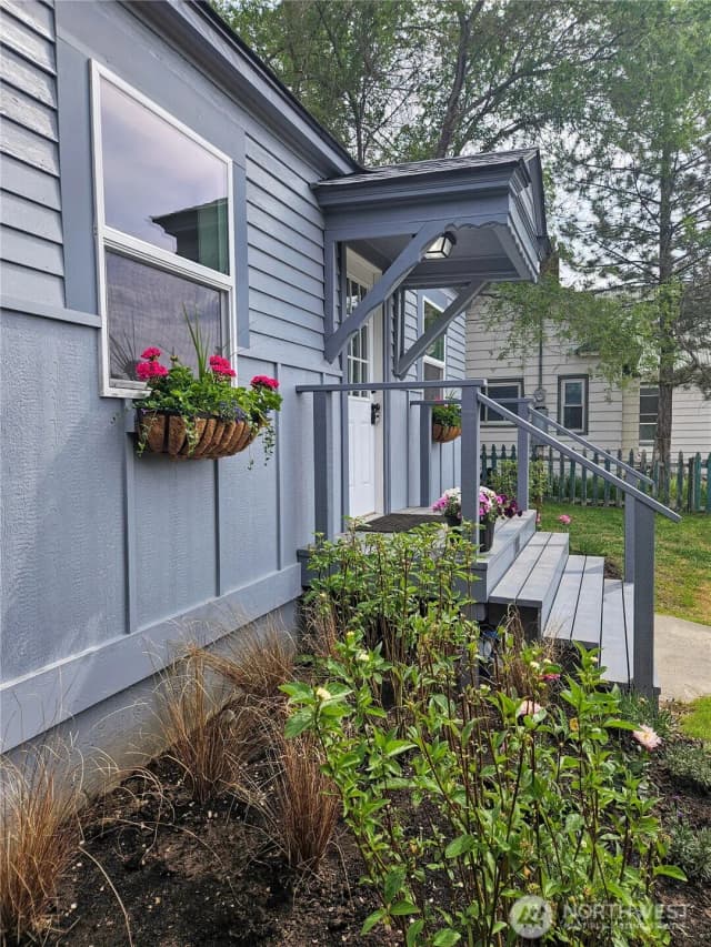 Property photo for 108 W 3rd Street, Lind photo 2